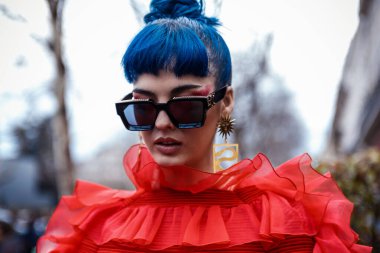 PARİS, FRANCE - Mart 03, 2019: VALENTINO Şov 'un dışında Sita Abellan Paris Moda Haftası Kadın Giyim / Kış 2019 / 2020