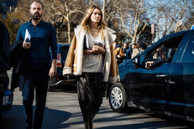 PARİS, FRANCE - 26 Şubat 2019: Paris Moda Haftası Kadınlar Güz / Kış 2019 / 2020 'de DiOR Show' a gelen Konuklar.