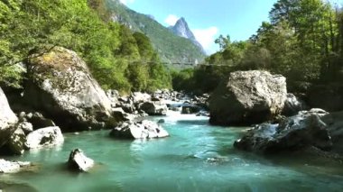Romanche Himalaya yaya köprüsü İHA tarafından görüldü