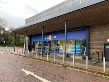 Watford, Hertfordshire, İngiltere, 17 Mart 2024, Ninja Savaşçısı UK Macera, Woodside Leisure Park 'ın ön girişi