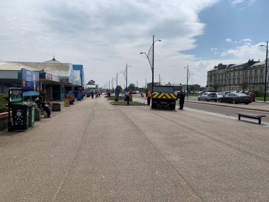 İngiltere, Norfolk, Büyük Yarmouth, 9 Mayıs 2024 Deniz Yürüyüşü Bulutlu bir yaz öğleden sonrası