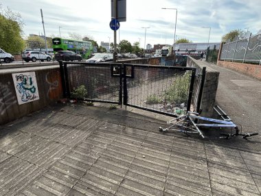 28 Nisan 2025 St Margarets Altgeçidi, Leicester UK, güneşli bir günde çekildi