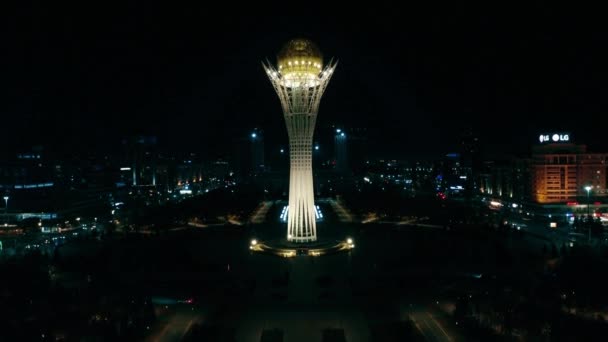 Nighttime Drone View Bayterek Tower Iluminado Capturado Drone Este Vídeo — Vídeo de Stock