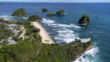 Goa Cina Sahili 'ndeki birkaç küçük adayla çok güzel manzaralı anlar.