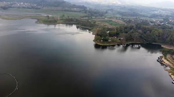 Doğu Java, Endonezya 'daki Resevoir Selorejo' da doğal manzara