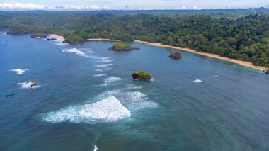 Kondang Merak Beach, Endonezya 'nın Doğu Java eyaletinde yer alan bir plajdır. Büyük dalgaları ve birkaç küçük kayası var..