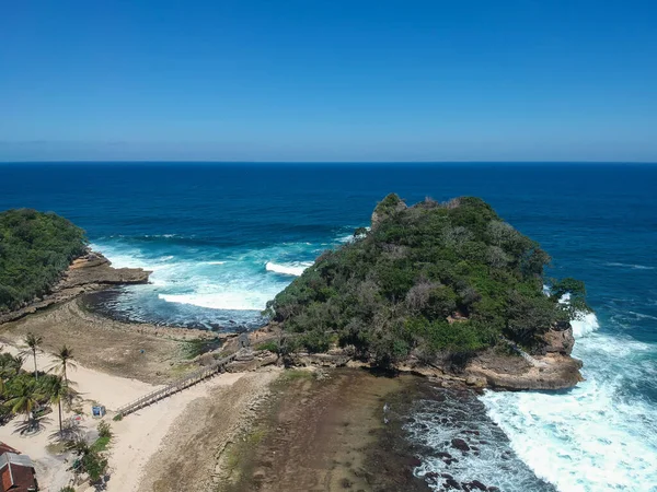 Güney Malang, Doğu Java, Endonezya 'daki Ngliyep Sahili Havalimanı