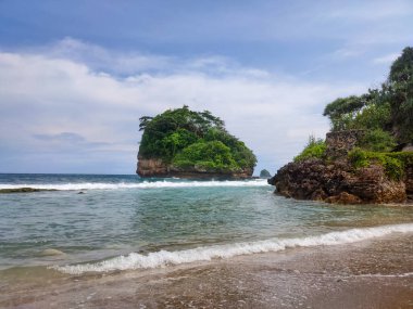 Büyük dalgalı Jolangkung Sahili Güney Malang, Doğu Java, Endonezya