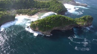 Batu Bengkung Sahili 'nden hava görüntüsü Malang, Doğu Java, Endonezya' da yer almaktadır.
