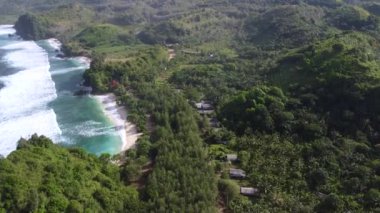 Batu Bengkung Sahili 'nden hava görüntüsü Malang, Doğu Java, Endonezya' da yer almaktadır.