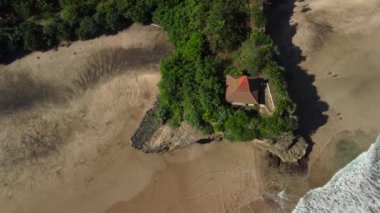Güney Malang, Doğu Java, Endonezya 'daki Nganteb Sahili Hava Görüntüsü