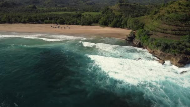 印度尼西亚东爪哇南马兰Nganteb海滩的空中景观 — 图库视频影像