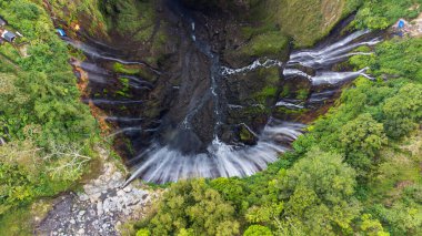 Tumpak Sewu Şelalesi 'nin yukarıdan hava görüntüsü