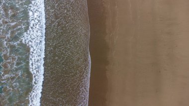 Sandy Sahili 'ne düşen dalgaların hava görüntüsü