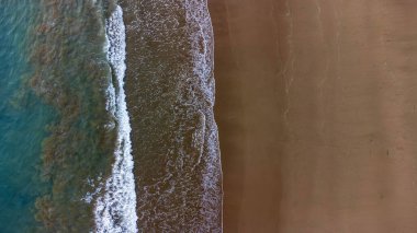 Sandy Sahili 'ne düşen dalgaların hava görüntüsü