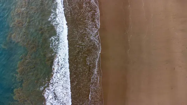 Sandy Sahili 'ne düşen dalgaların hava görüntüsü