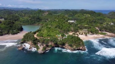 Sinema İnsansız Hava Aracı Uçurumu Uçurumu, Nehir ve Tropikal Sahil Doğu Java, Endonezya