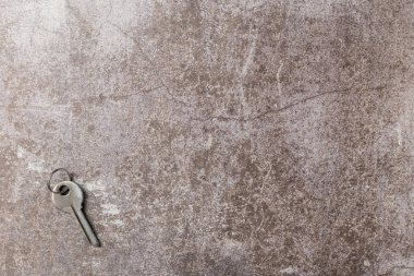 Eskimiş dekoratif anahtar koleksiyonu. Düz yerde, üst tarafta. Boşluğu kopyala