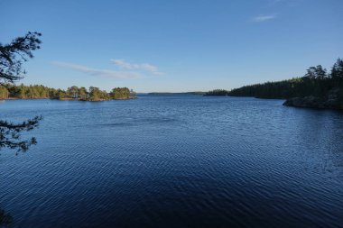 Vaettern Gölü, Skaraborg, Vaestra Goetaland, İsveç güneşli bir günde