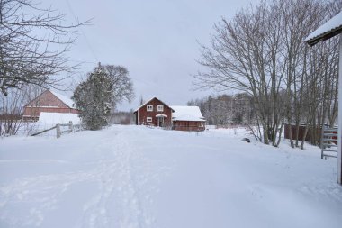 İsveç 'in Vestra Goetaland kentindeki Skaraborg' da, Bredebolet 'te güzel bir kış manzarası ve çiftliği var.