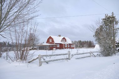 İsveç 'in Vestra Goetaland kentindeki Skaraborg' da, Bredebolet 'te güzel bir kış manzarası ve çiftliği var.