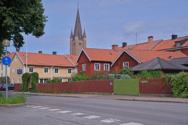 Güneşli bir yaz gününde İsveç 'in Skaraborg kentindeki Vaenern Gölü' ndeki Mariestad kasabasından izlenimler