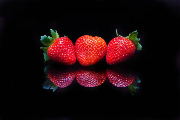 Φράουλες Ανακλαστική Επιφάνεια — Φωτογραφία Αρχείου