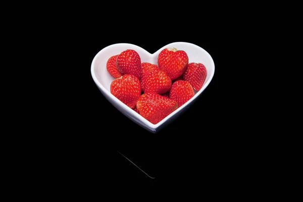Φράουλες Σχήμα Καρδιάς Μπολ — Φωτογραφία Αρχείου