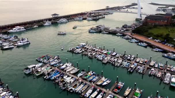 台湾新台北市淡水鱼码头的4K段航拍 — 图库视频影像