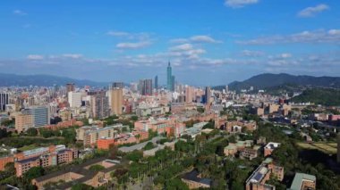 Tayvan 'daki Tayvan Üniversitesi' nin Tayvan 101 sayılı havadan 4K görüntüsü. Tayvan 'ın bir numaralı üniversitesidir ve Asya' nın en iyi üniversitelerinden biridir..