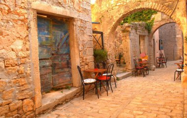 Antika tarzı kahve evi, Mayıs, Hırvatistan, Bale