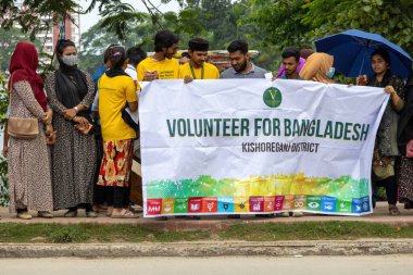 Kishoreganj, Bangladeş - 5 Haziran 2024 - Dünya Çevre Gününde çevre kirliliğine karşı insan zinciri