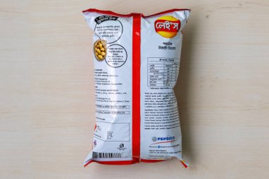 Patates cipsleri, İspanyol domates tangosu. Taze, sulu, keskin domateslerden yapılmış çıtır patates cipsi..