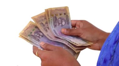 BDT 1000 taka banknot sayan bir kadın eli, Bangladeş para birimi. Bin dolar banknot..