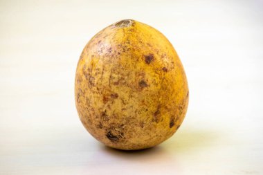 Bael meyvesi olarak da bilinen bütün bir ahşap elmanın bilimsel adı Aegle marmelo 'dur. Ayrıca taş elma, Bengal ayva, Hint ayva ya da Bel olarak da bilinir..