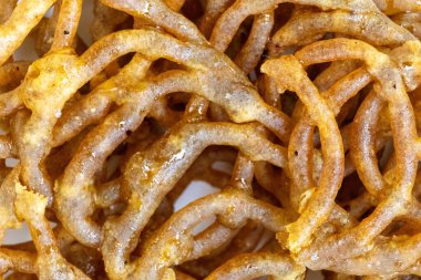 Lezzetli, sulu Shahi jilapi ya da jalebi dokusunun yakın plan çekimleri..