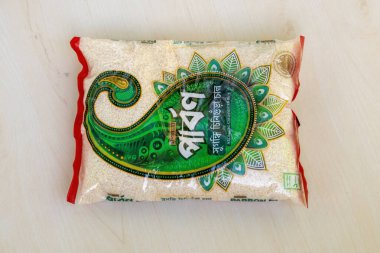 Ispahani Parbon Aromatik Chinigura Rice 1kg 'lık tahta paket. Polao, Biryani, Tehari, Khichuri ve tatlı pudingler için ideal. Doğal aroma, eşsiz..