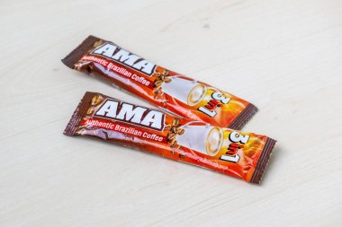 Otantik Brezilya kahvesi karışımı, iki adet 15 gm 'lik tahta paket. Brezilya kahvesi, krema ve şekerle harmanlanmış kaliteli bir karışım..