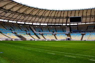 Uluslararası standart boş futbol stadyumu.