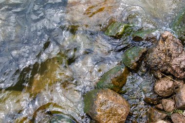 Kuzeydoğu Brezilya 'daki So Francisco Nehri' nin su ve kayaları..