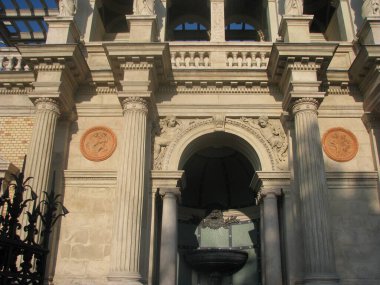 Madrid şehrindeki büyük sarayın sarayı.