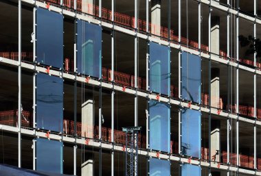 İnşaat halindeki çok katlı bina (yeni iskan kompleksi))