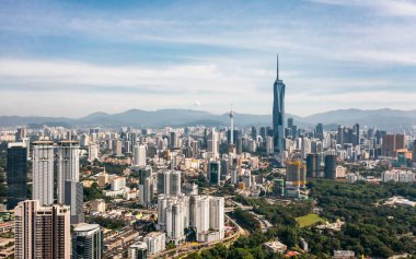 Kuala Lumpur 'un havadan görünüşü. Malezya 'nın kültürel, finansal ve ekonomik merkezidir.