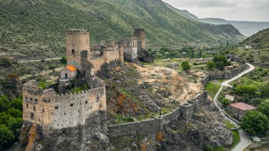Gürcistan 'daki Khertvisi Kalesi' nin havadan görünüşü