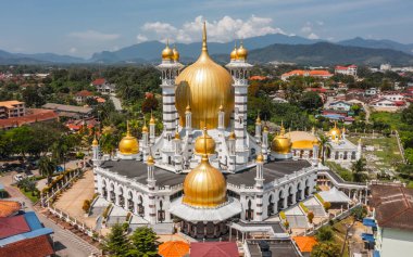 Kuala Kangsar 'daki Ubudiah Camii' nin havadan görünüşü
