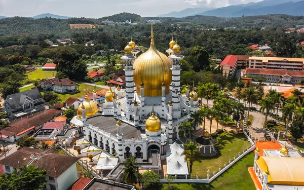 Kuala Kangsar 'daki Ubudiah Camii' nin havadan görünüşü