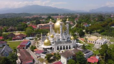 Kuala Kangsar 'daki Ubudiah Camii' nin havadan görünüşü
