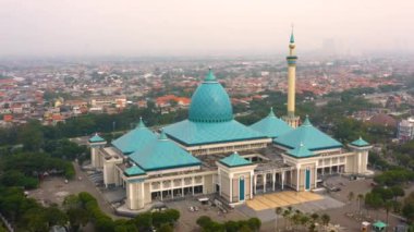 Al-Akbar Ulusal Surabaya Camii 'nin hava görüntüsü