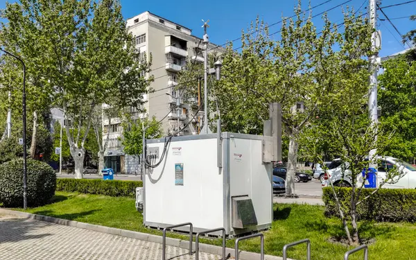 Gruzja Tbilisi Kwietnia 2024 Widok Boku Stacji Monitorowania Jakości Powietrza Zdjęcie Stockowe