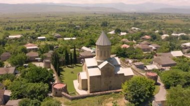 Gürcistan 'daki Tsilkani Katedrali' nin havadan görünüşü